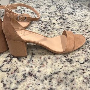 Taupe Michaela block heels w/extra padding. Size 9.5, never worn.